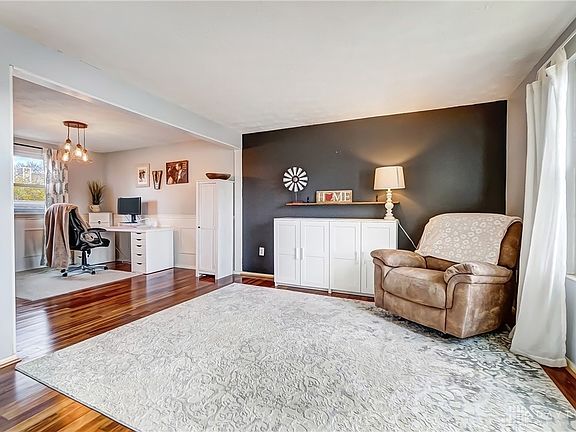 5th image of 2119 Sir Lockesley Dr