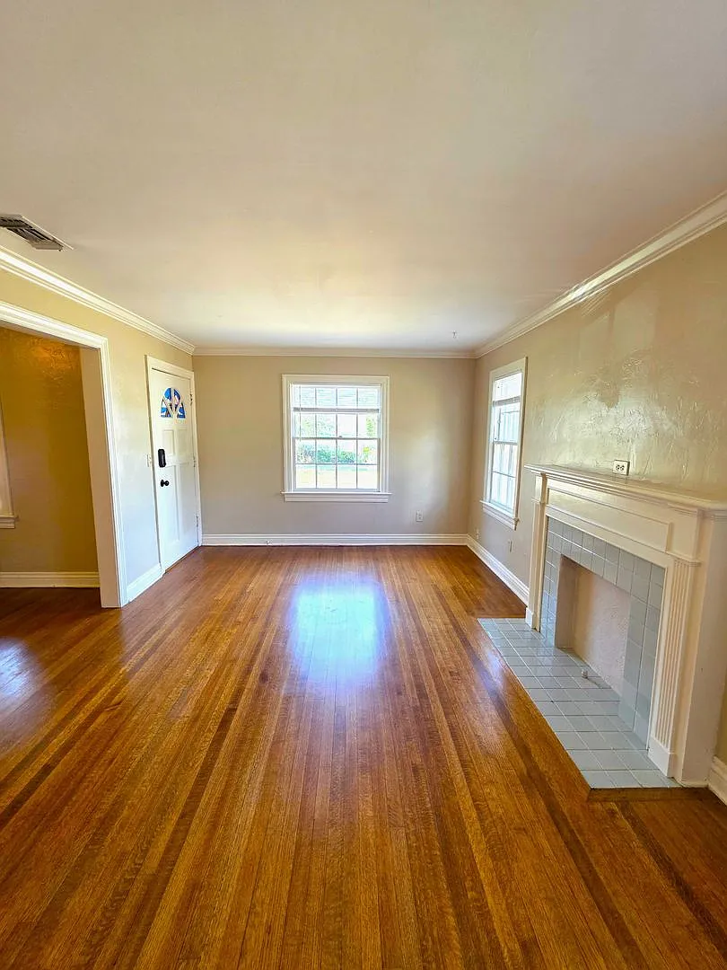 Super Cute 3 Bedroom 1 Bath Cottage In The Douglas Place Add Nw Okc — Photo 2