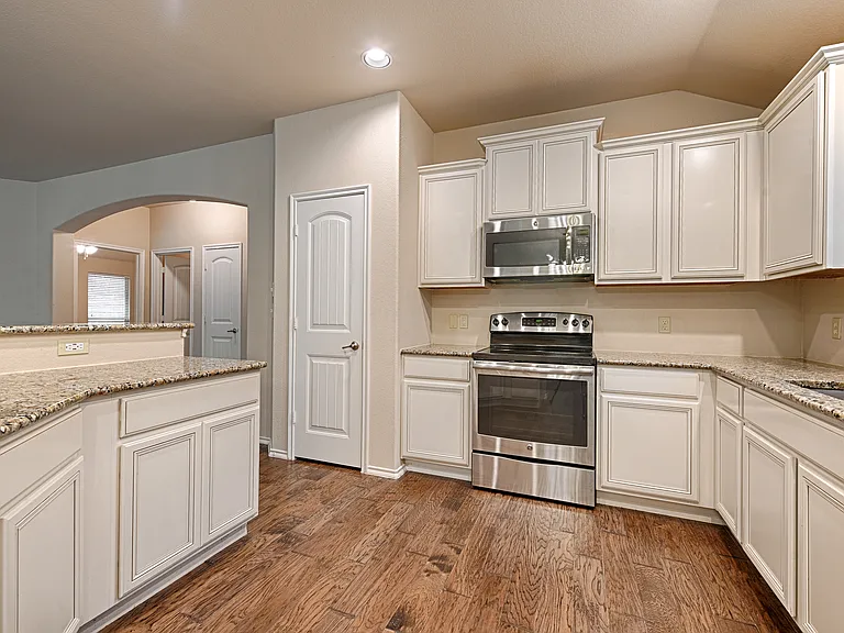 2805 Leslie Ln — Photo 12
