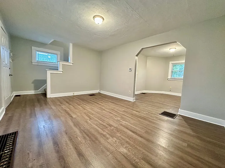 1828 Hazel Ave — Photo 3