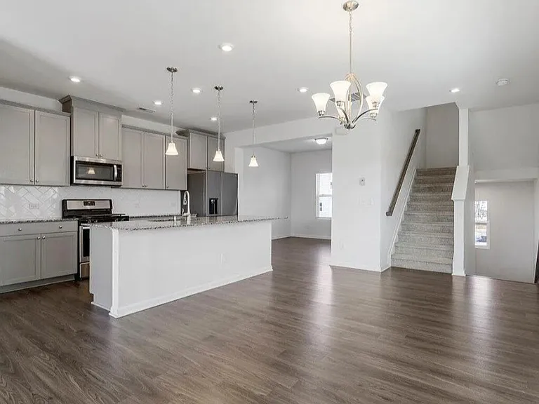 1018 Salt Glaze Ln — Photo 1