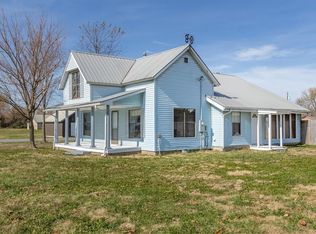 904 W Main St, Gentry, AR 72734