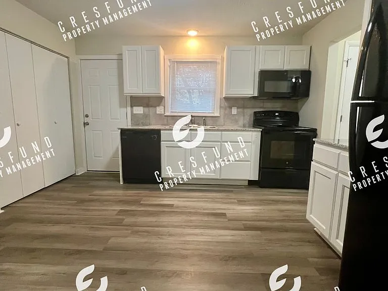Spacious 1 BR 1 Bath Bottom Unit - Ready for Move In Today! — Photo 5