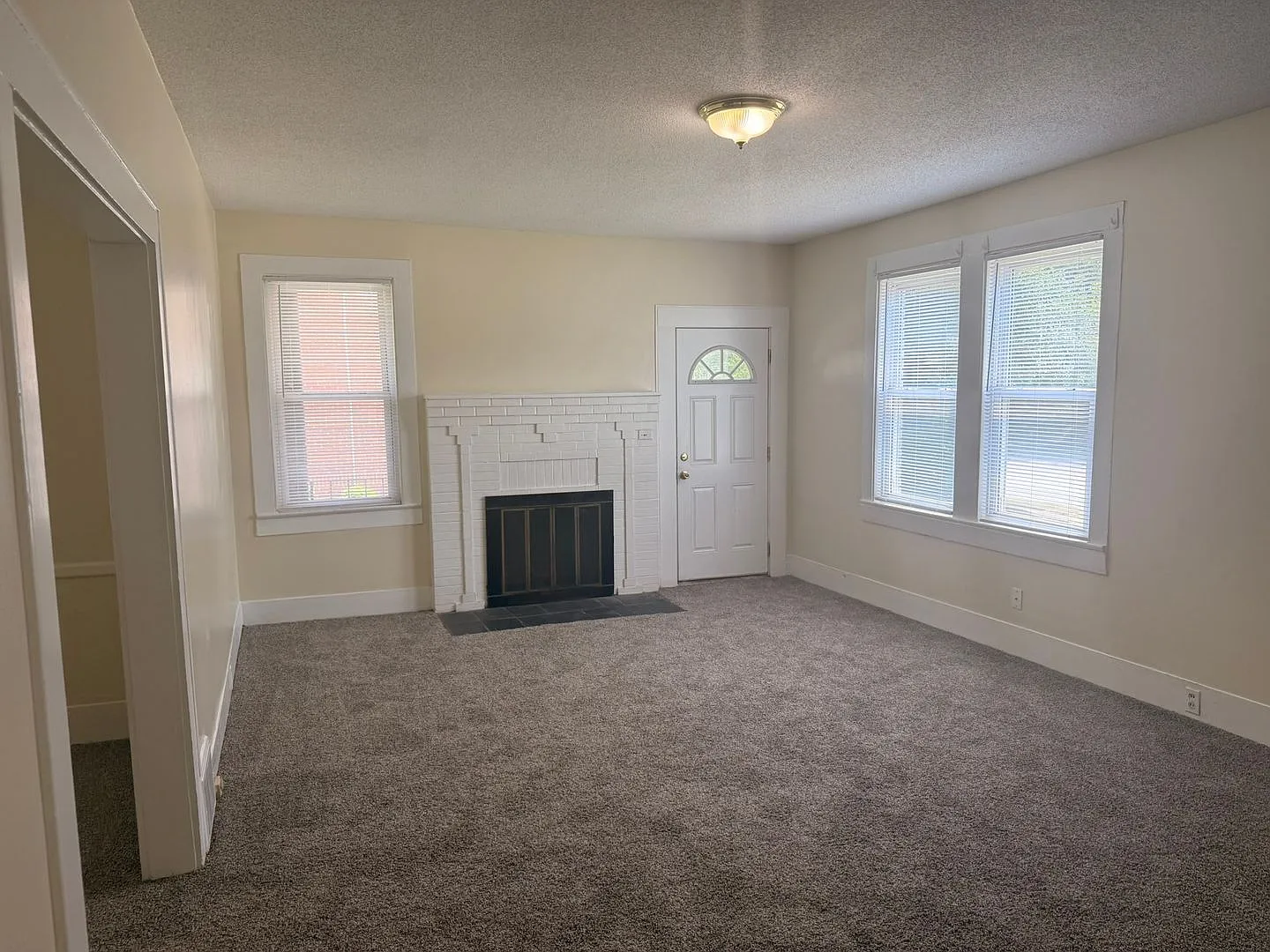3- Bedroom 2 Bathroom Heathwood Area!! — Photo 4