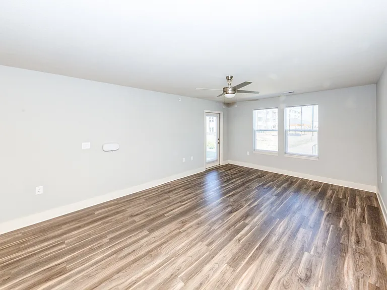 The Caravel Apartments — Photo 11