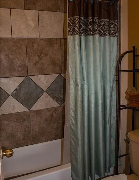 2202 Brookview Dr — Photo 10