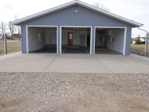105 2nd Ave NW, Garrison, ND 58540