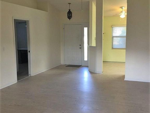 3rd image of 8 Fairmont Ln