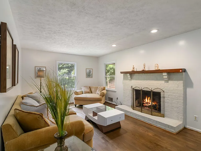3345 Sharon Cir — Photo 13