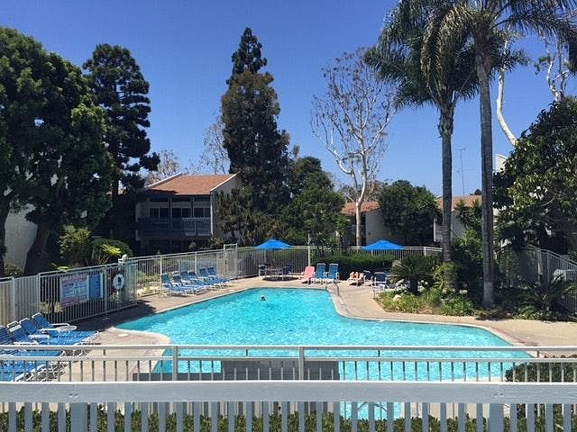 Adult pool with jacuzzi