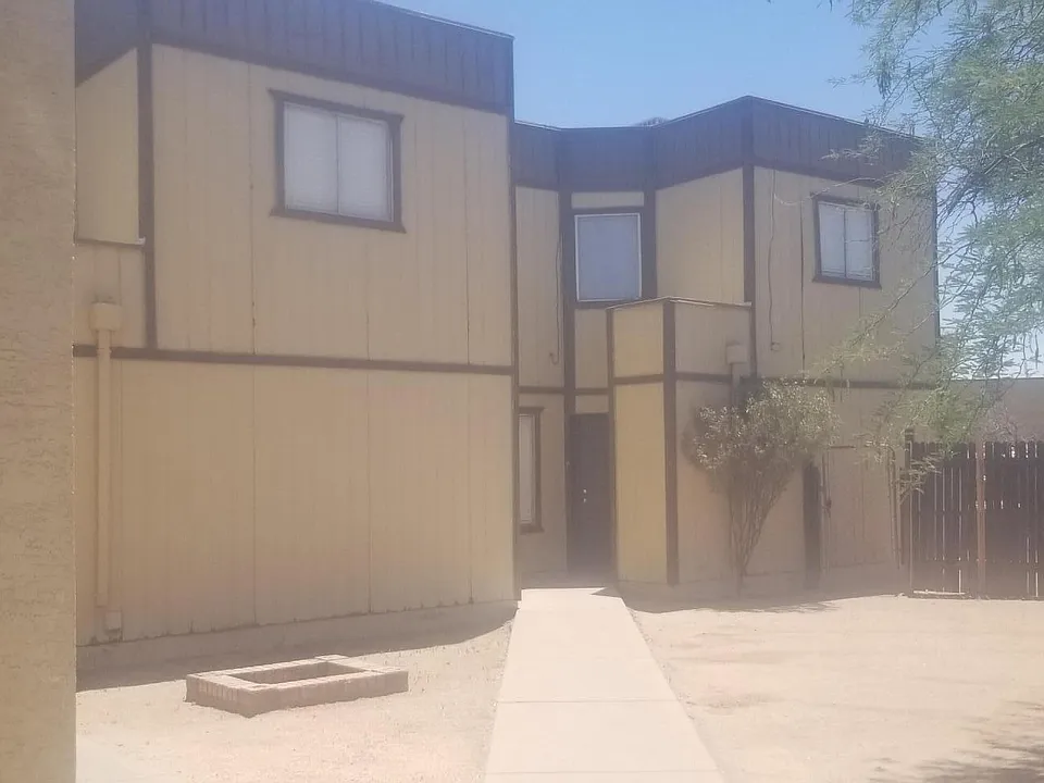 1701 E Pepper Cir #2