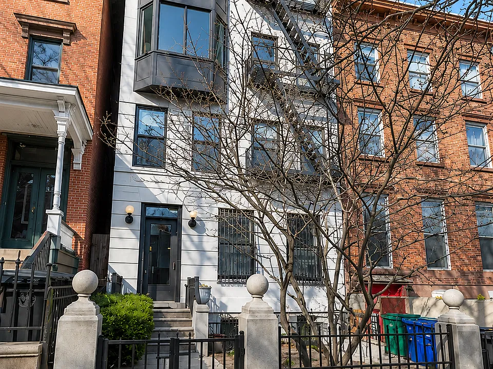 118 Clinton Ave #2A