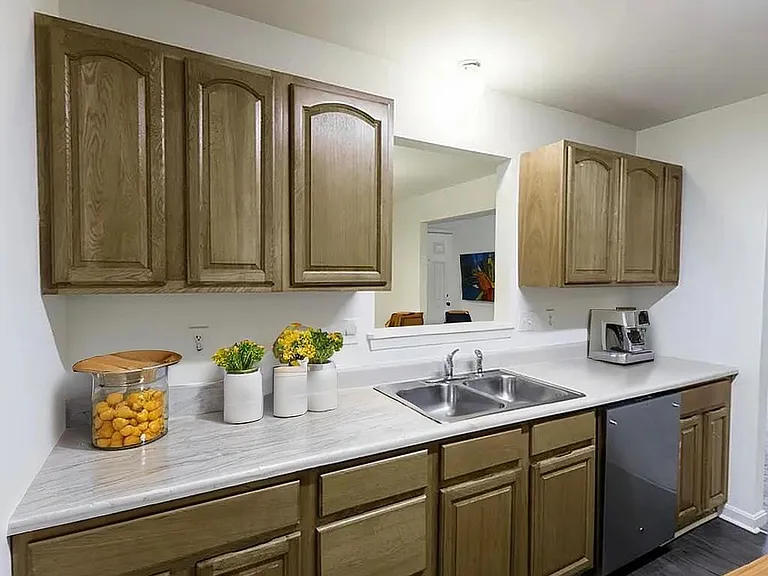 Brookmeade Apartments — Photo 6