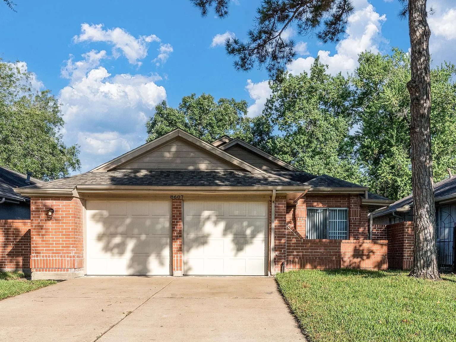 3 bed, 2.0 bath, 1209 sqft, $1,800 — Photo 2