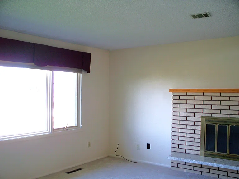 1621 Stuart St — Photo 2