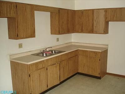 5th image of 324 Sherman Ave