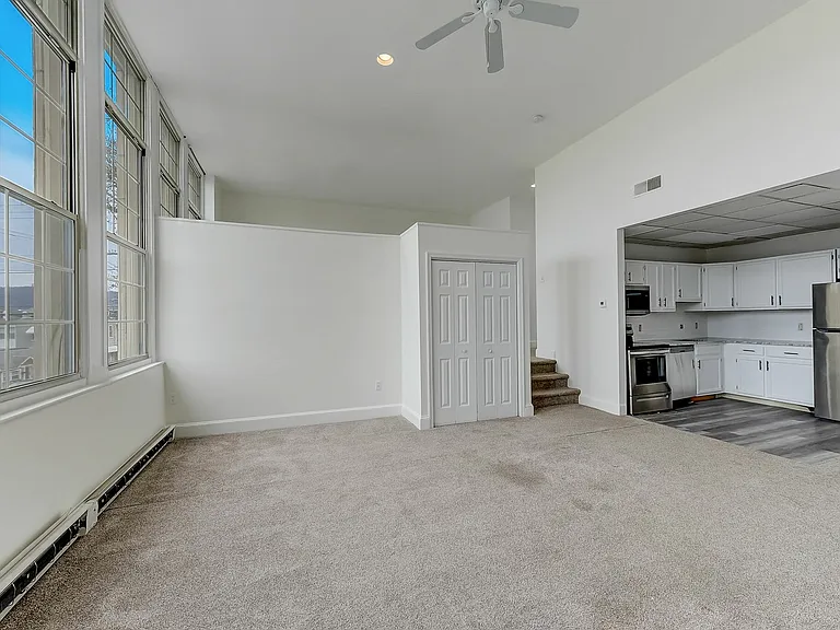 Franklin Manor Apartments — Photo 7