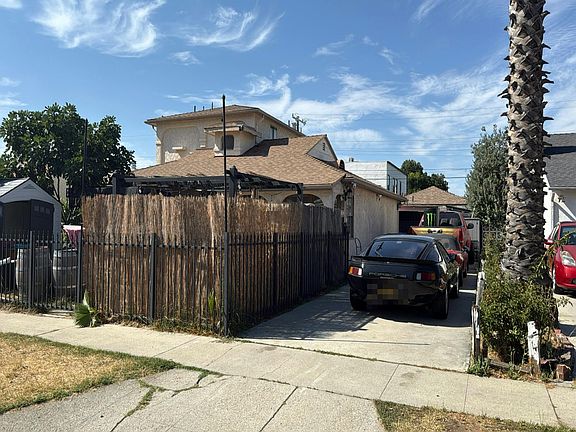 2nd image of 17513 Lorne St