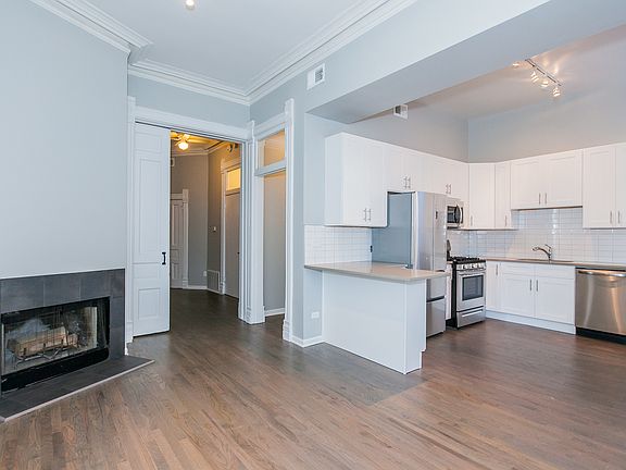 5th image of 42 E Chicago Ave APT 3E