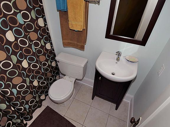 3rd image of 391 Laurel Ave