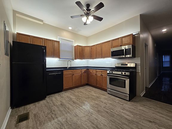 3rd image of 8022 S Burnham Ave Floor 1