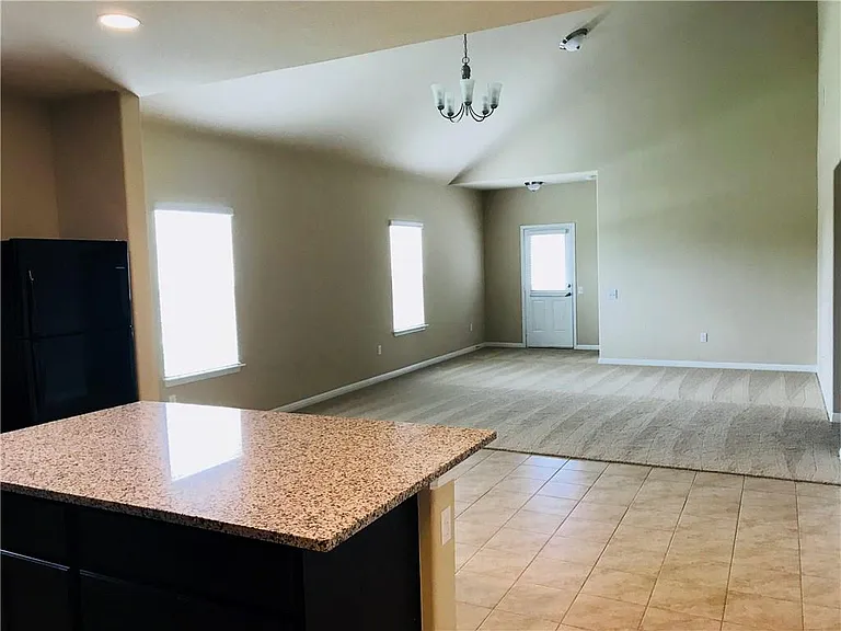 1532 Maier Dr — Photo 5