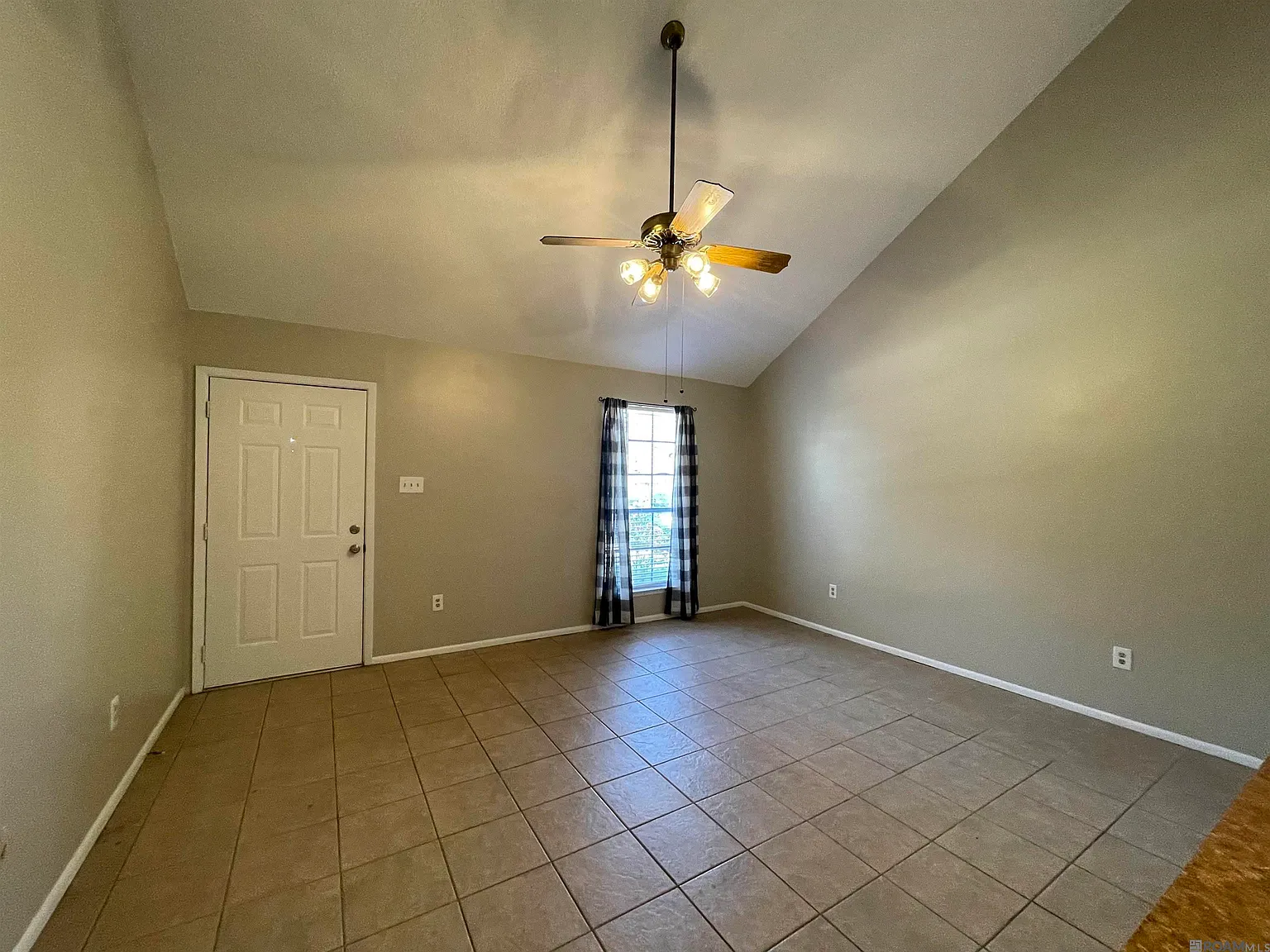 1 bed, 670 sqft, $1,150 — Photo 4