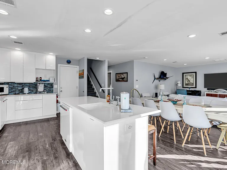 213 Hayes Ct — Photo 4
