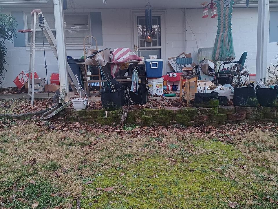 2nd image of 250 Stinnett Rd