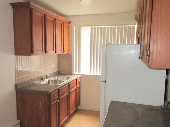 4th image of 2909 W Summerdale Ave #B1