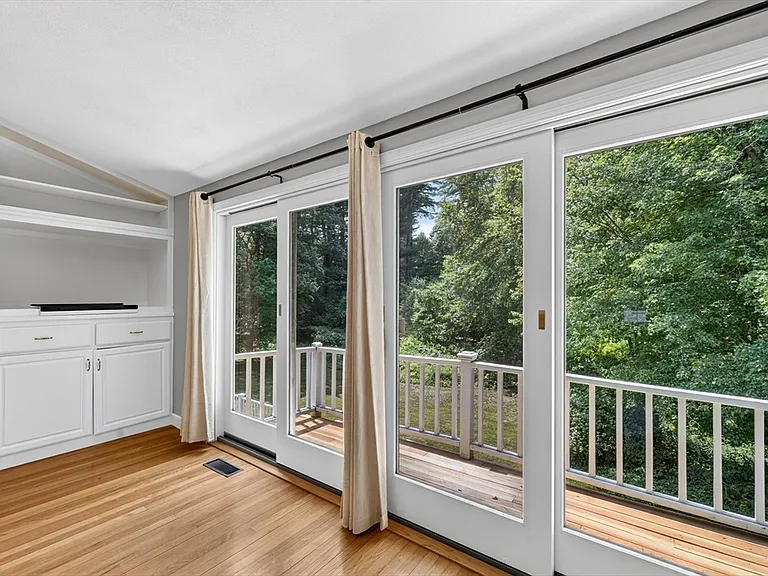131 Montvale Rd — Photo 23