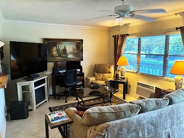 Building Photo - 260 Newport Ct #P