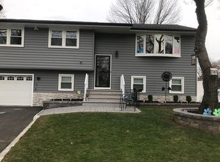 125 Valley Brook Ct, Middlesex, NJ 08846