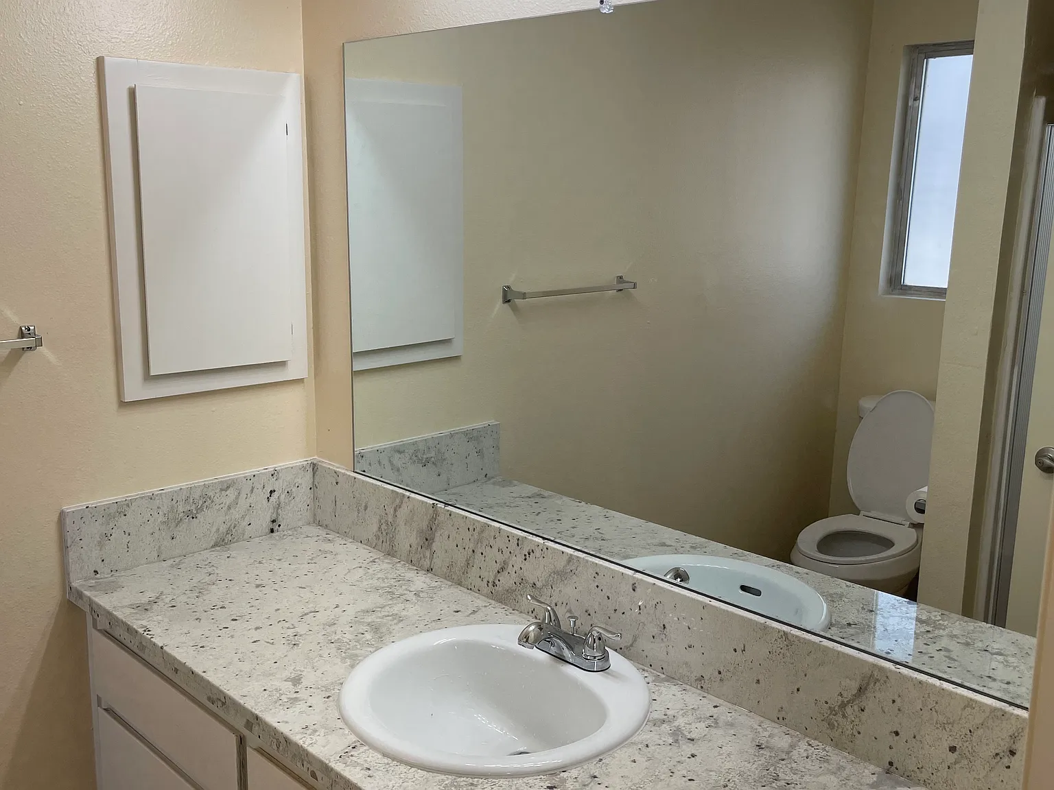 3 bed, 1050 sqft, $1,850 — Photo 3