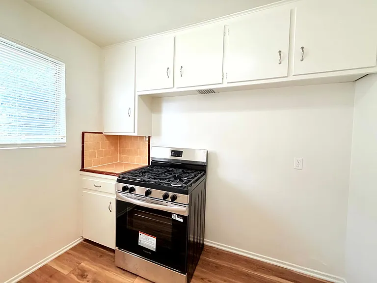 356 N Hayworth Ave — Photo 7