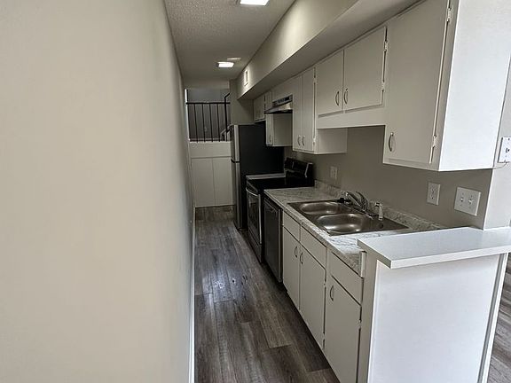 5th image of 3621 Wilmot Ave #F