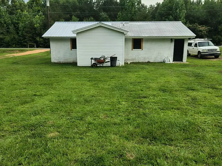 103 W Gantts Mill Rd — Photo 2