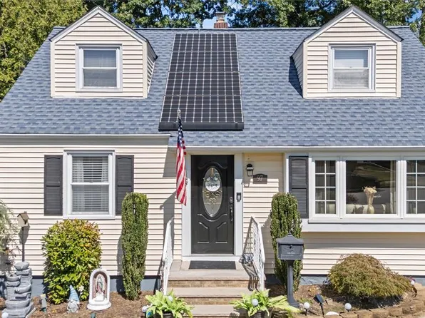 97 Willow St, Elmwood Park, NJ 07407