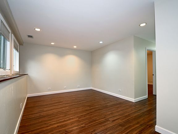 3rd image of 2731 N Southport Ave