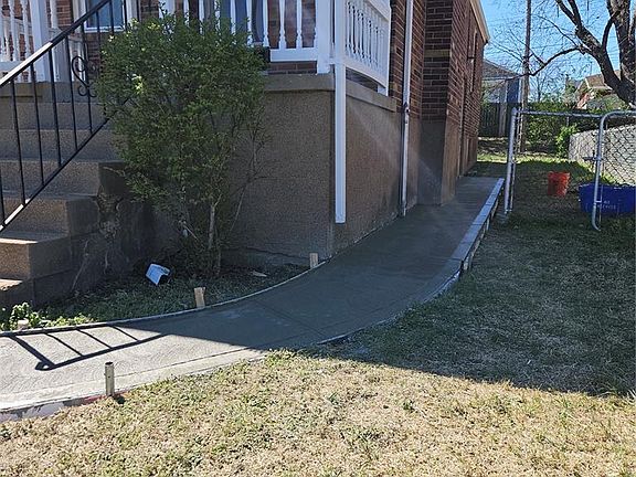 3rd image of 9337 Mackenzie Rd