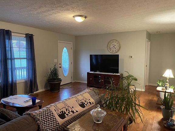 4th image of 1017 Isaac Dr