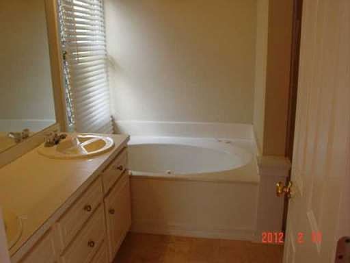 5th image of 670 Oxford Crest Ct