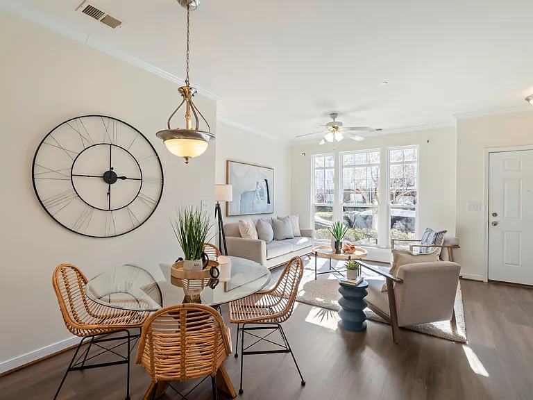 650 Claire Ln — Photo 18