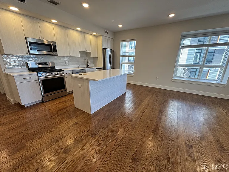 36 N Beacon St #1E — Photo 1