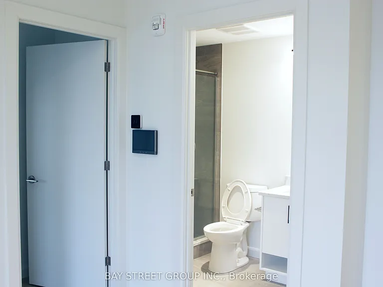 741 King St W #504 — Photo 13