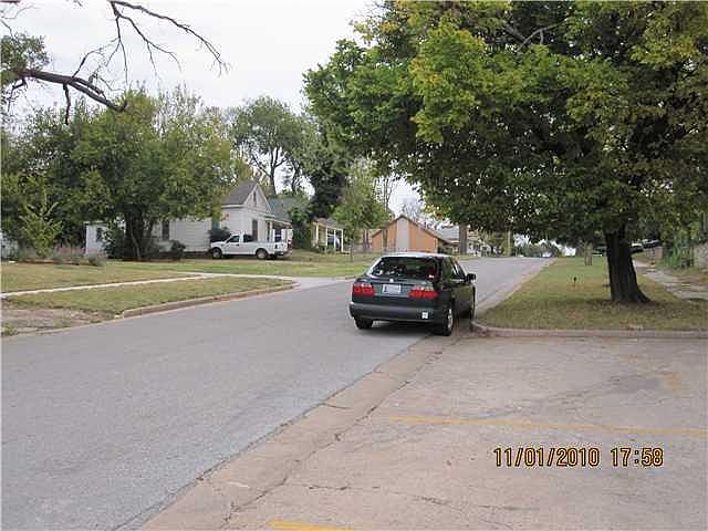 2nd image of 925 NW 8th St Lot 13 & 14