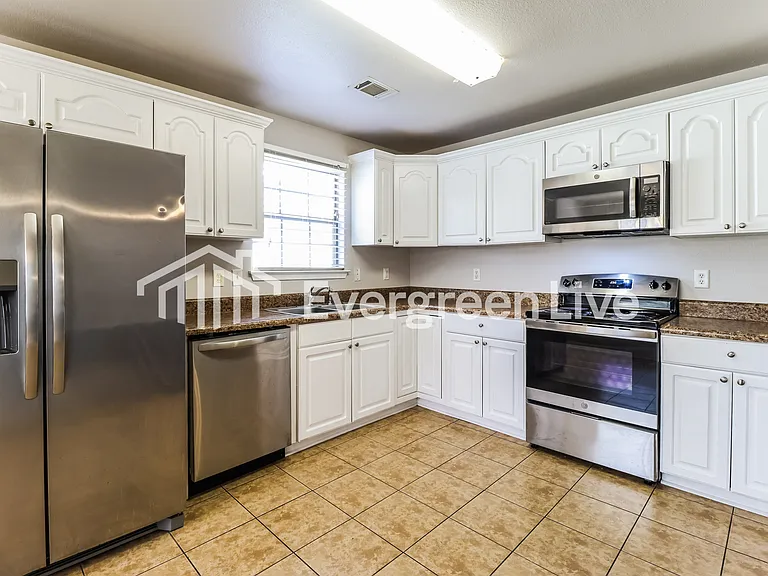 13913 Magnolia Glen Dr — Photo 6