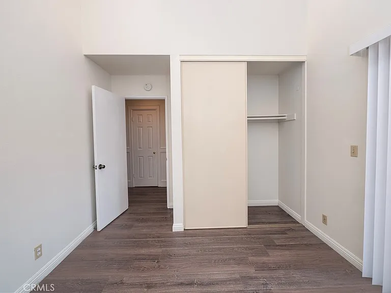 328 W 7th St — Photo 23