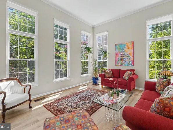 5022 Barbour Dr #B, Alexandria, VA 22304
