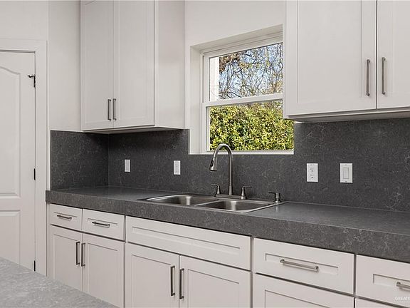 5th image of 2339 S 42nd Ln
